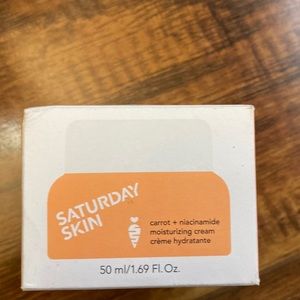 New Saturday skin moisturizing cream
